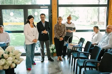 „Dziady” przy jednym stole. Seniorzy i młodzież spotkali się w Porębie Dzierżnej